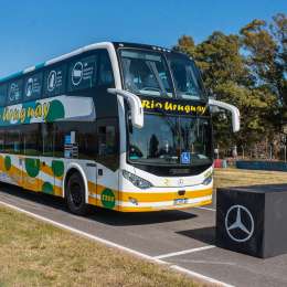 Mercedes-Benz Camiones y Buses afianza la seguridad para conductores y pasajeros