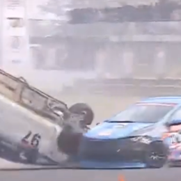 VIDEO: fuerte golpe contra el guardrail y vuelco en India