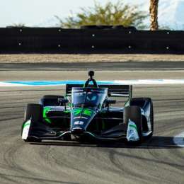 Canapino abrió el segundo día de los Open Test