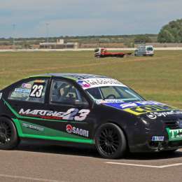 ¿Cómo le fue al hermano del "Dibu" Martínez en su debut en el automovilismo?