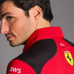 Ferrari presentó su indumentaria 2023