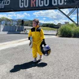 Tiene talento, tres años y un piloto de F1 la invitó a una carrera