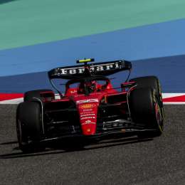 Carlos Sainz, el más veloz en la apertura del viernes en Bahrein