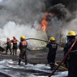 Terrible incendio en Pehuajó: un depósito de una estación de servicio quedó destrozado