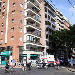 Conmoción en Rosario: un hombre falleció tras caerse de un edificio