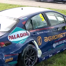 Accidentada largada del TCR South America en Alta Gracia