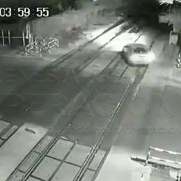 ¡Una locura!: un auto circuló por las vías del Tren Sarmiento