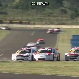 ¡Tres a la par en la chicana!: La espectacular maniobra en el Sprint del Series