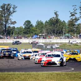 Un piloto ganador del Top Race trabaja para poder seguir adelante con la temporada