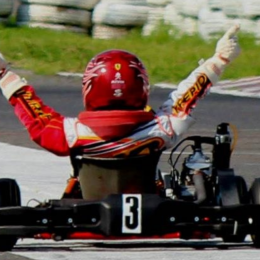 Fue piloto de Ferrari, estuvo 8 años sin correr, volvió y pide pista