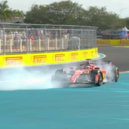 F1: Leclerc se la jugó, pero se despistó y terminó contra el muro