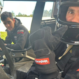 Alejandro Martínez, el hermano del Dibu, probó un Turismo Pista y piensa en debutar