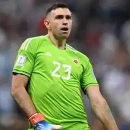 "El "Dibu" Martínez anda bien en karting, a veces probamos en el circuito de Hamilton en Inglaterra"