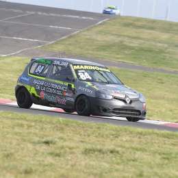 Turismo Pista: Oubiña fue el más veloz con piso mojado en Concepción