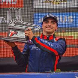 MELO: “No es la manera que a un piloto le gusta ganar, pero se dio así”