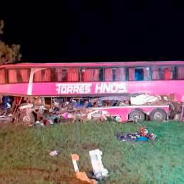 Accidente fatal en Santa Fe: murieron cinco personas tras un choque entre un colectivo y un camión