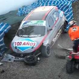 TN Clase 2: duro accidente contra los neumáticos en Comodoro Rivadavia