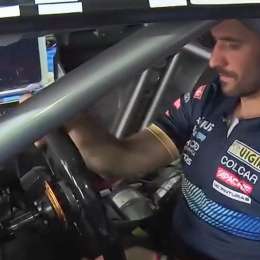 ¿Cómo se acomoda el interior de un TC según la contextura física del piloto?