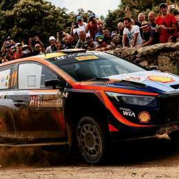 WRC: Neuville aprovechó el caos para ser el nuevo líder en Italia