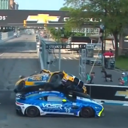 ¡Por ahí no se pasa! El impresionante accidente en el Michelin Pilot Challenge