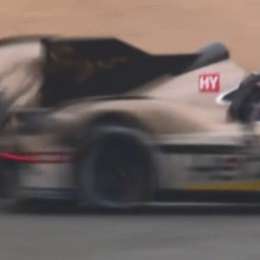 ¡De no creer! lideraba las 24 Horas de Le Mans y se pegó contra los neumáticos