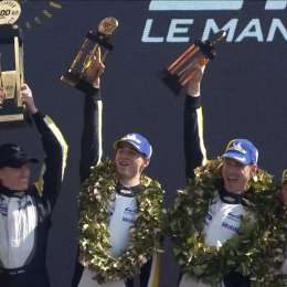 El festejo de Nico Varrone en lo más alto del podio de las 24hs de Le Mans