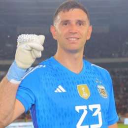 ¡Campeón del Mundo! El Dibu Martínez, presente en el Mouras de La Plata