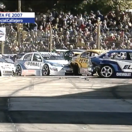 El TC2000 a lo NASCAR: así fue el embotellamiento en el Callejero de Santa Fe 2007