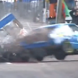 ¡Insólito! Dobló en plena recta principal y provocó un espectacular accidente