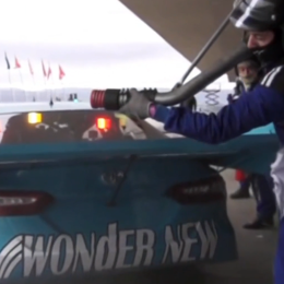 TC: ¡Un peligro! Gini quedó cruzado en los boxes y rozó a un mecánico