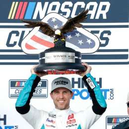 NASCAR: Denny Hamlin en la lista de los 50