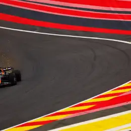 F1: victoria de Verstappen en una final con clima cambiante