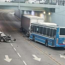 Un auto, un camión y un colectivo chocaron en Boulogne