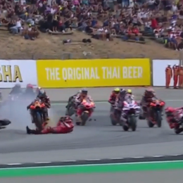 Impactante accidente en la largada de MotoGP en Cataluña