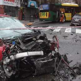 Terrible accidente en Balvanera: un auto impactó con un colectivo y dejó ocho heridos