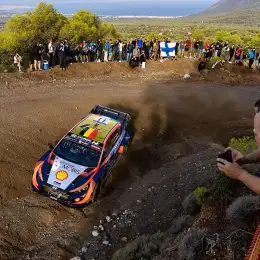 WRC: Neuville fue la referencia y cerró el viernes en Grecia en lo más alto