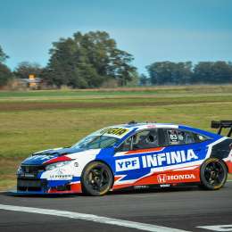 TC2000: ¡No se puede creer! Ardusso pinchó un neumático cuando estaba liderando