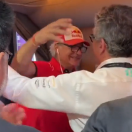 F1: ¡Emotivo! Así festejó Carlos Sainz Sr. la victoria de su hijo
