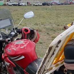 El fanático que sigue al Turismo Nacional en moto