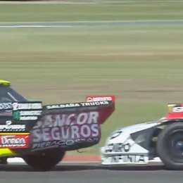 TC en San Nicolás: ¡Increíble toque entre Rossi y Urcera en la tercera serie!