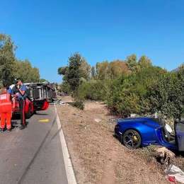 Dos autos de lujo y una casa rodante protagonizaron un choque fatal en Italia