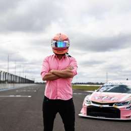 El equipo YPF ELAION AURO de TC2000 se suma a la campaña Octubre Rosa