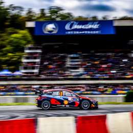 WRC: Neuville, al frente del Rally de Europa Central