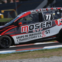 Turismo Pista: los pilotos invitados salieron a entrenar en el Mouras