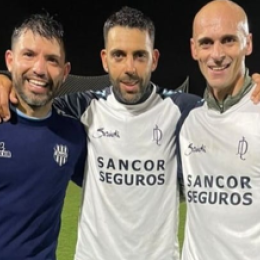 ¡Qué reencuentro! Pernía y el Kun Agüero, juntos nuevamente en una cancha