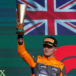 F1: ¡Lo hizo de nuevo! Norris rompió el trofeo del GP de Brasil