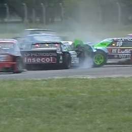 Impactante accidente múltiple en la final del TC Pista en Toay