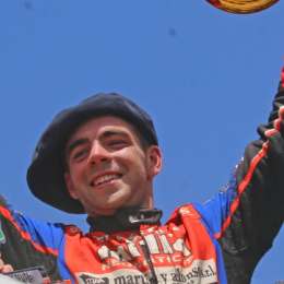 TC: ¡Qué recibimiento! La caravana de Todino en Rivera tras su triunfo en Toay