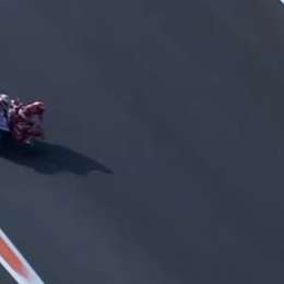 MotoGP: ¡Con lo justo! Jorge Martín casi lo impacta de atrás a Pecco Bagnaia