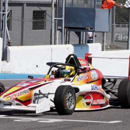 Fórmula Nacional: Nicolás Suárez ganó y gritó campeón en el Cabalén